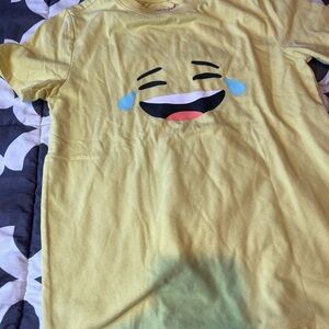 Cat & Jack Emoji yellow medium (8/10) tee…